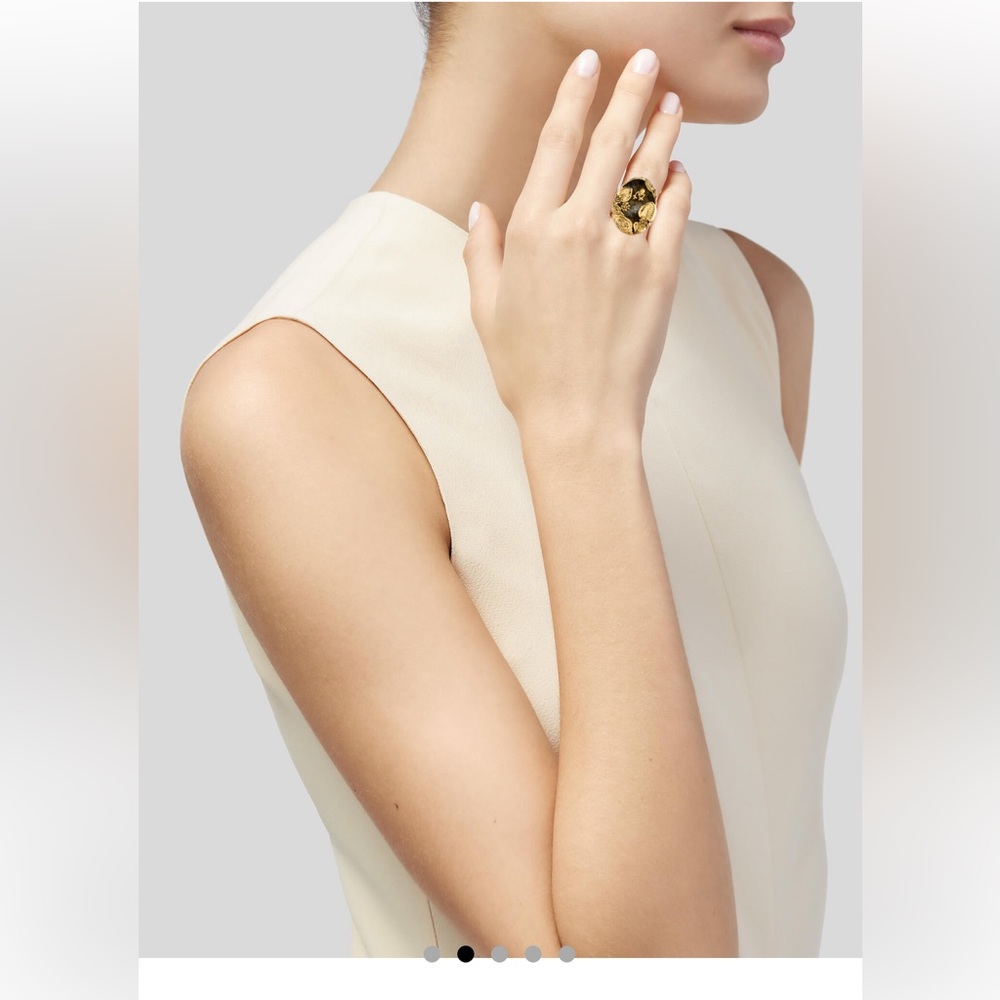 Roberto cavalli vintage ring
Size is adjustable - Picture 7 of 14
